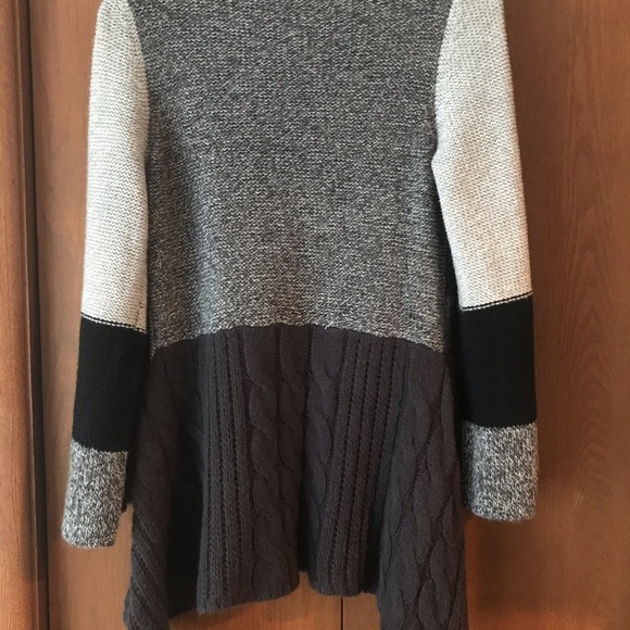 Colorblocked Sweater - Picture 7 of 10